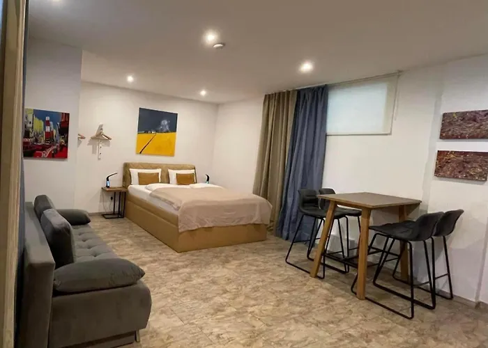 Exclusive Airport Apartment