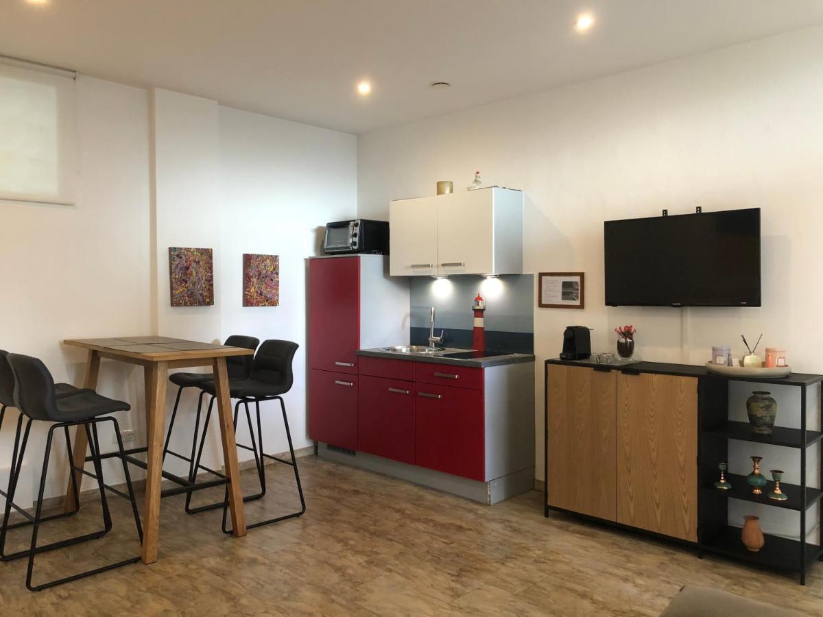Exclusive Airport Apartment *
