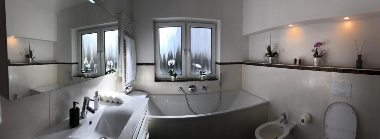 Exclusive Airport Apartment