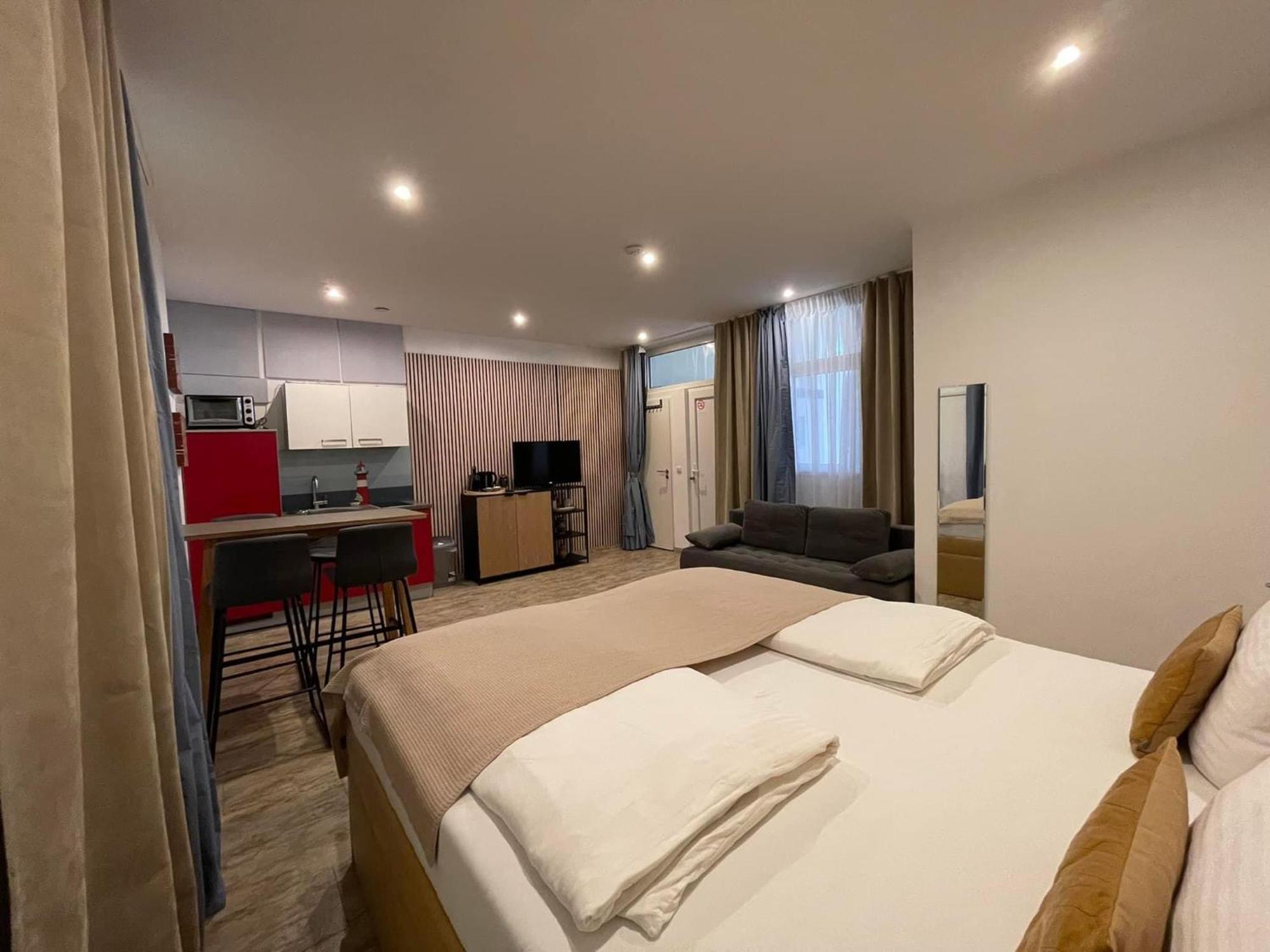 Exclusive Airport Apartment